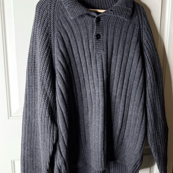 Soft cozy thick Men's Gray Sweater - Picture 1 of 6